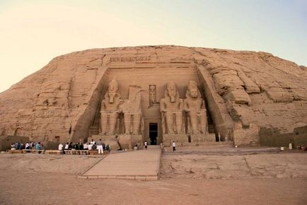 Mint az egyiptomi piramisok vezettek a gazdasági válság az ősi királyság