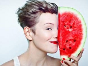 Hogyan kell használni a görögdinnye bőrápolási és hajápolási tanácsok és receptek