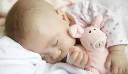 Hogyan kell tanítani a baba aludni anélkül, hogy a kiszámíthatatlan