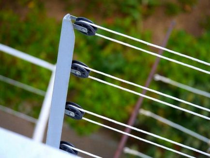 Cum se face o cornișă (cuier) pentru a usca hainele din spatele balconului