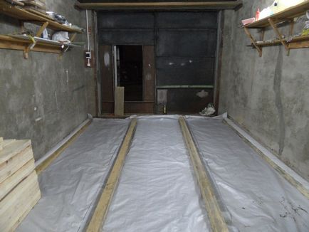 Hogyan öntse a padlóra a garázsban, és a betonozás, amely a kezeddel (betonozás) Hogyan öntse a padlóra a garázsban, és a betonozás, bevonat kezét