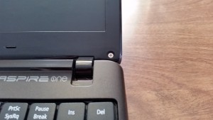 Cum să înlocuiți un ecran laptop deteriorat