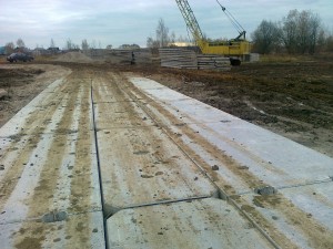 Construirea de drumuri temporare pe teren slab