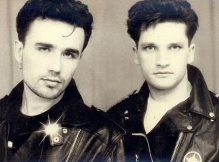 Legends of 1990 egy csoportja „autó-ember”, vagy a történet, hogy miért az összeomlás a híres „egzotikus-pop duo”