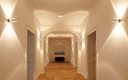 Csillárok a folyosón a csarnok, fotók a belső, hogyan kell kiválasztani egy kicsi, falra szerelhető (csillár) Csillárok a folyosón a csarnok, fotók a belső, hogyan kell kiválasztani egy kicsi, falra szerelhető