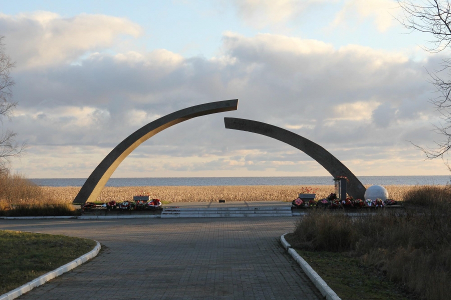 Memorial „megtört kör”