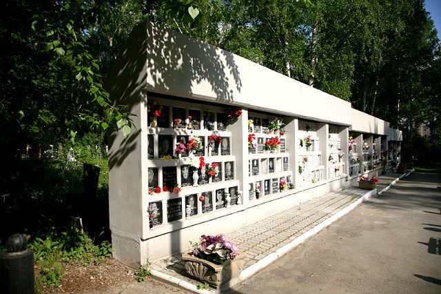 Cimitirul Sf. Mihail, Biserica Ekaterinburg, site cum se ajunge