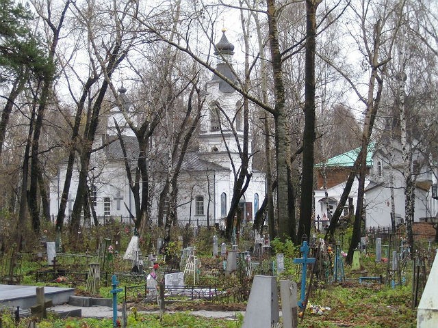 Cimitirul Sf. Mihail, Biserica Ekaterinburg, site cum se ajunge