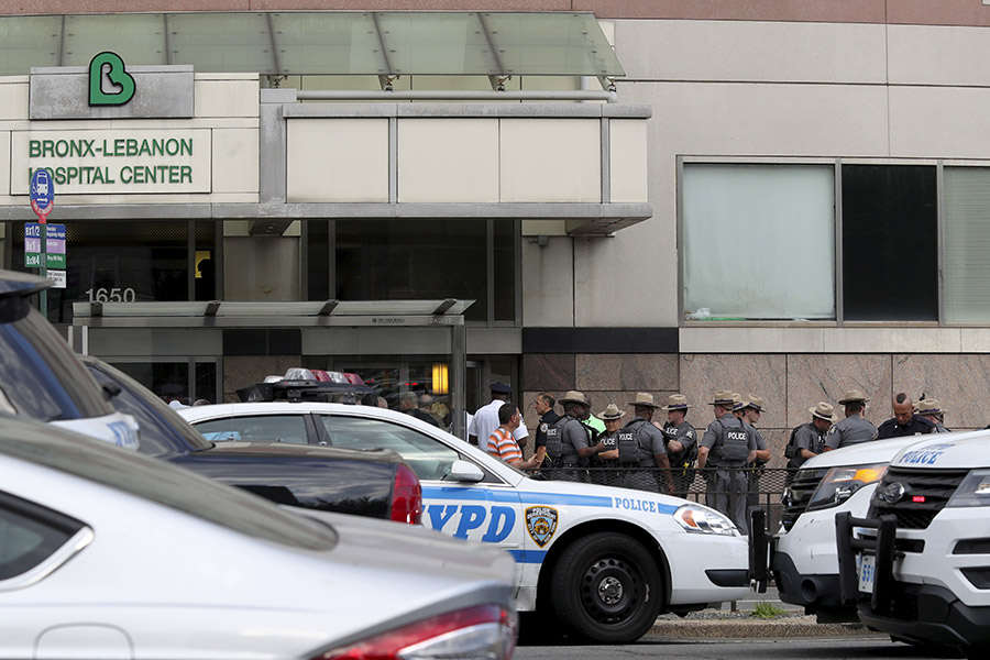 Omul a deschis focul la un spital din New York