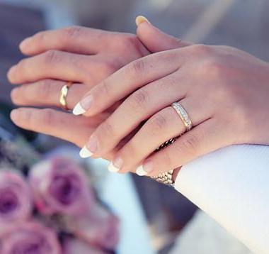 Soțul și inelul de logodnă inel, soțul nu poartă un inel, după moartea soțului ei