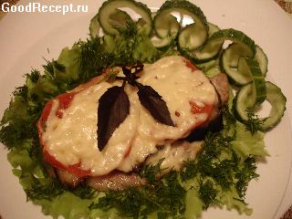 М'ясо, запечене з баклажаном і помідорами