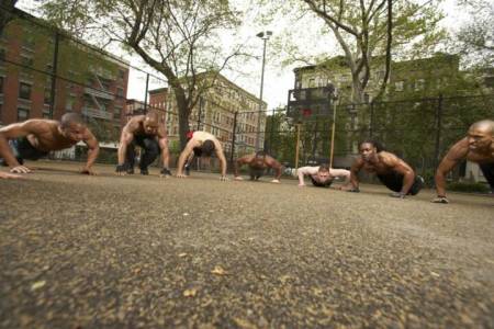 Csapat leírása utcai edzés - utcai edzés - edzés saját súlya