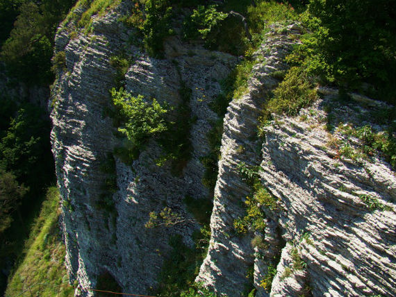 Eagle (бял) скала в Сочи Агура Водопади