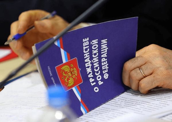 Megtagadása orosz állampolgárságot is visszautasítjuk, körülmények, okok és eljárás kilépési eljárásokat (