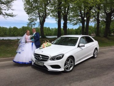 Opinii despre autoturisme de lux, închiriere de mașini de nuntă în St. Petersburg