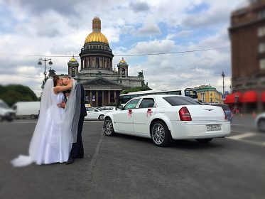 Opinii despre autoturisme de lux, închiriere de mașini de nuntă în St. Petersburg