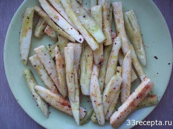 Sticks padlizsán bundában (zsemlemorzsa), a recept egy fotó (szárított paradicsom) Sticks padlizsán bundában (rántva), a recept egy fotót