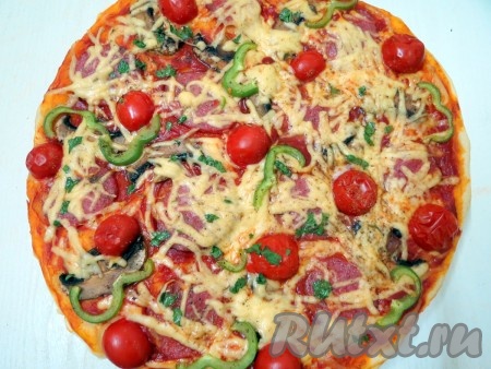 Pizza cu salam - rețetă cu fotografie