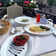 Restaurant alb pe arbat 55