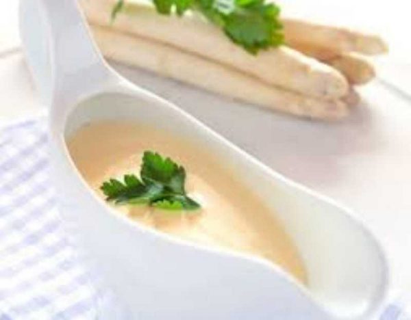 Рецепт традиційного сметанному соусі для м'яса на основі борошна