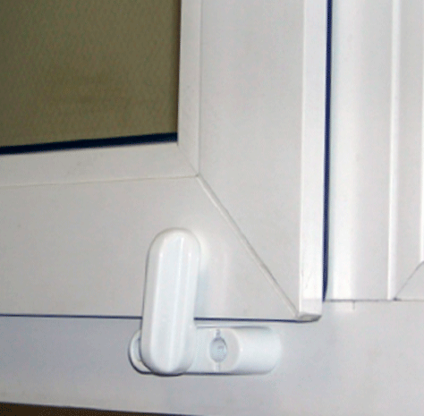 Maneta pentru fereastra din plastic cu blocare