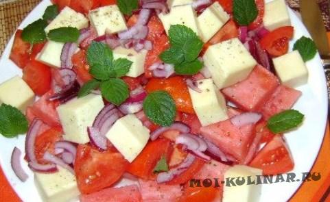 Salată de pepene verde și rețetă de roșii cu fotografie