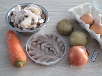 Saláta - róka bunda - gombával és hering - lépésről lépésre recept, hogyan kell főzni fotókkal