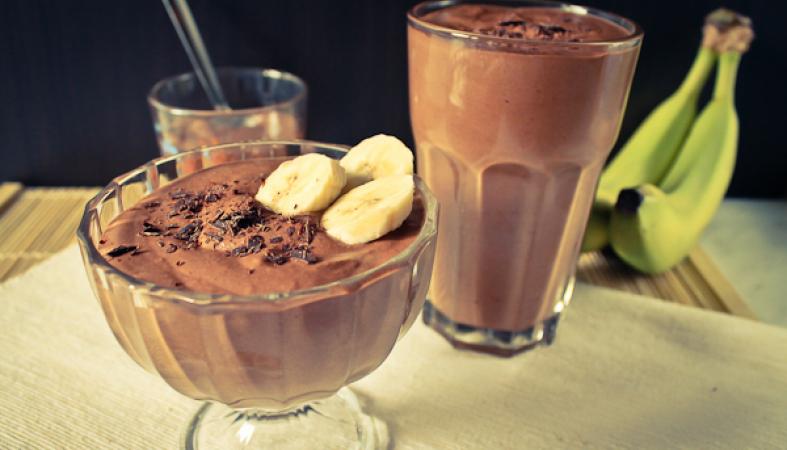 Mousse de ciocolată ca desert și pentru un tort este o rețetă acasă, banană, cremoasă fără ouă și