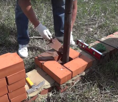 Скільки цеглин потрібно на забірний стовпчик в 2м