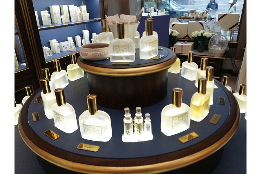 Середньовічна флоренция в москві аптека santa maria novella, beauty insider