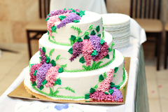 Весільні торти з крему - прикрашений весільний кремовий торт на замовлення