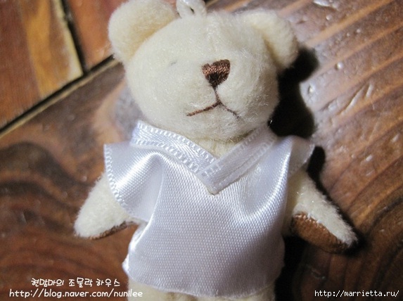 Îmbrăcăminte de nuntă pentru un urs mic