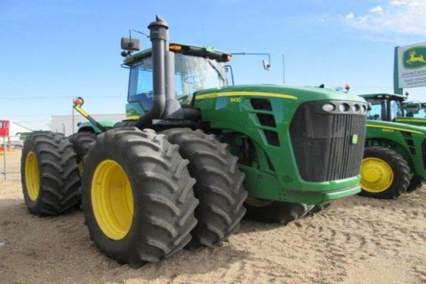 Traktorok John Deere (John Deere) sorozat, leírások, képek és videó