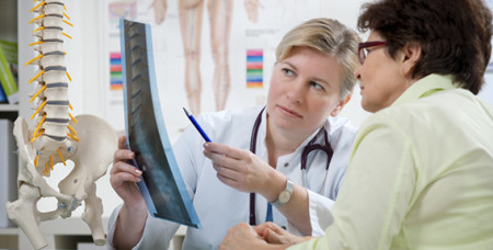 Traumatológus ortopéd - az orvos a csont kezelés