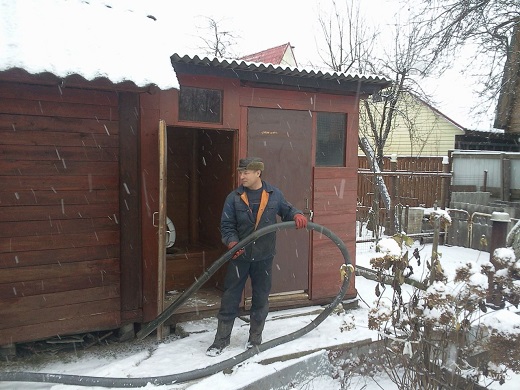 Тоалетна за да се получи без мирис и евакуация - което е по-добре, вида и характеристиките на пластмаса и дърво