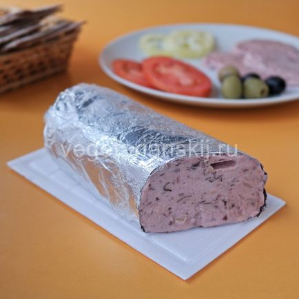 Вегетаріанська (веганські) ковбаса з гороху і квасолі