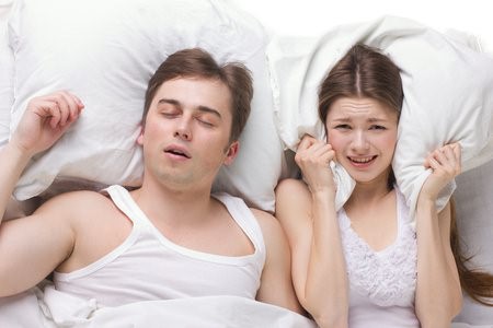 A horkolás öl! Miért horkolunk mi okozza a horkolást férfi