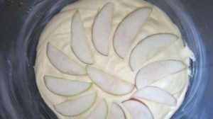 Яблучний пиріг в мультиварці Поларіс два варіанти рецепта