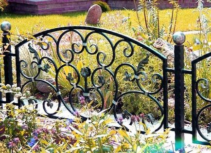 Garduri pentru secretele grădinii din față și sfaturi