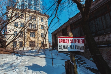 Abandonați de spitalul Vladivostok, nu există doctori, dar există droguri, hărți și pereți descuiați