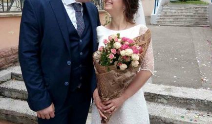 Registry irodák Kijevben, és aki feleségül júniusban () Registry irodák Kijevben, és aki feleségül vette a júniusi