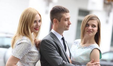 Registry irodák Kijevben, és aki feleségül júniusban () Registry irodák Kijevben, és aki feleségül vette a júniusi
