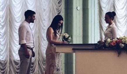 Registry irodák Kijevben, és aki feleségül júniusban () Registry irodák Kijevben, és aki feleségül vette a júniusi