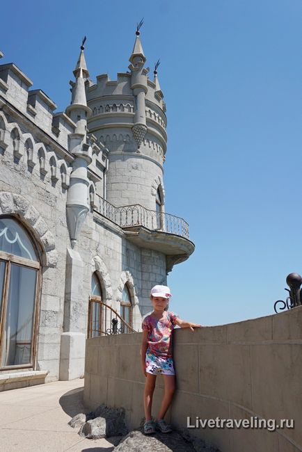 Castle - egy fecske fészket - a Krímben - élőben utaznak (fecske) Castle - egy fecske fészket - a Krímben - élőben utazás