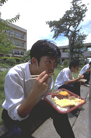 Знаєте, чому японці їдять паличками (хасі) щоб не товстіти