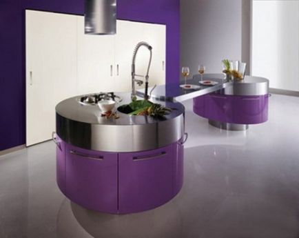 Starea de spirit violet în interiorul bucătăriei violet și liliac