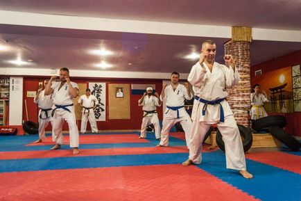 Strike az élő (üt) Sztrájk az élő