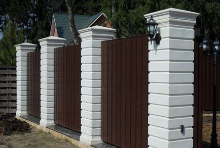 Blocuri decorative din beton - construim un gard într-o casă privată, o casă de beton