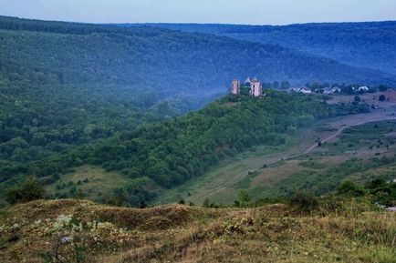 Cascada Dzhurinsky și castelul de chervonogorod (scufundări - obiective turistice, ce să vezi, interesant