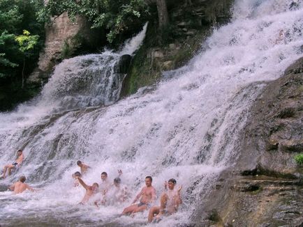 Джуринський водоспад і замок Червоногород (Нирків - пам'ятки, що можна побачити, цікаві